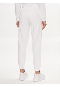 Guess Spodnie dresowe Zoey V4GB04 KC6V1 Biały Regular Fit. Kolor: biały. Materiał: bawełna #3