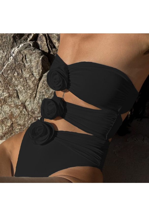 Intica - Jednoczęściowy kostium kąpielowy z florystycznym wzorem na lato Charlot. Kolor: beżowy. Materiał: materiał. Wzór: kwiaty