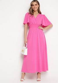 Born2be - Różowa Sukienka z Rozkloszowanymi Rękawami Gumką w Pasie i Wiązaniem na Plecach Larielle. Okazja: na co dzień, na imprezę. Typ kołnierza: dekolt w kształcie V. Kolor: różowy. Materiał: bawełna. Typ sukienki: proste. Styl: casual, elegancki #1