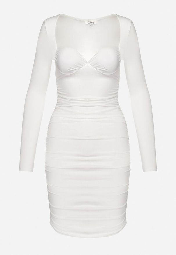 Born2be - Biała Dopasowana Sukienka Ozdobiona Marszczeniami z Głębokim Dekoltem Daphen. Kolor: biały. Wzór: aplikacja