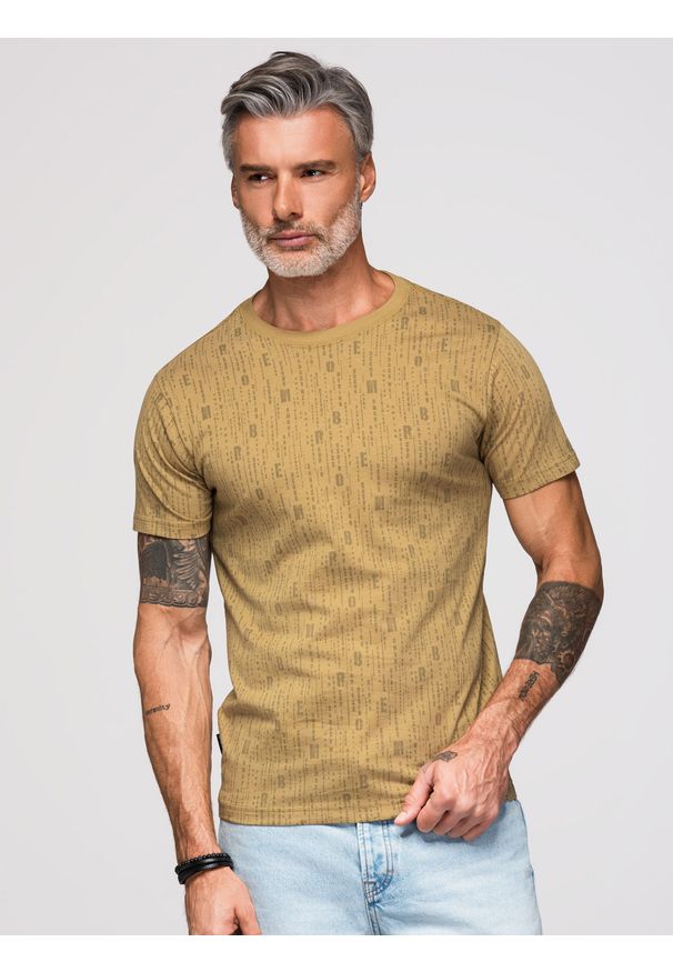 Ombre Clothing - Koszulka bawełniana z nadrukiem i okrągłym dekoltem – ciemnooliwkowa V3 - Rozmiar: XL. Okazja: na co dzień. Kolor: oliwkowy. Materiał: bawełna. Długość rękawa: krótki rękaw. Długość: krótkie. Wzór: nadruk. Styl: casual, klasyczny