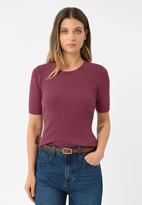 Volcano - Dzianinowa koszulka w prążek TM-ELDA. Okazja: na co dzień. Materiał: dzianina. Długość rękawa: krótki rękaw. Długość: krótkie. Wzór: prążki. Styl: casual, elegancki, klasyczny