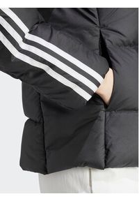 Adidas - adidas Kurtka puchowa Essentials 3-Stripes Mid Down HZ8483 Czarny Regular Fit. Kolor: czarny. Materiał: syntetyk, puch