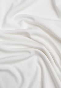 Renee - Biała Asymetryczna Bluzka z Wiskozy z Krótkim Rękawem Zdobiona Marszczeniem Undishi. Okazja: na co dzień. Kolor: biały. Materiał: wiskoza. Długość rękawa: krótki rękaw. Długość: krótkie. Wzór: aplikacja. Styl: elegancki, casual, wizytowy #3