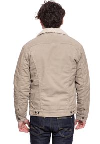 Lee - KURTKA ZIMOWA LEE SHERPA JACKET BEIGE L87AQM97. Materiał: bawełna, jeans, materiał, sztruks. Wzór: jednolity, kolorowy, nadruk. Sezon: zima. Styl: sportowy, elegancki, klasyczny, vintage