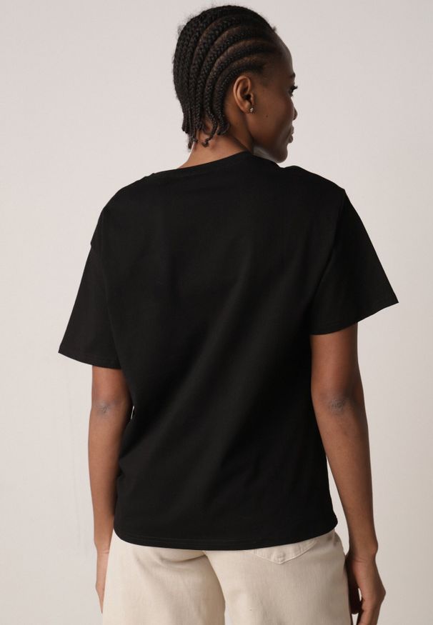 Born2be - Czarny T-shirt z Bawełny Typu Oversize Nedika. Okazja: na co dzień. Kolor: czarny. Materiał: bawełna. Styl: casual, klasyczny