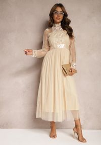 Renee - Jasnobeżowa Siateczkowa Sukienka Maxi o Rozkloszowanym Kroju z Ozdobną Koronką Narile. Kolor: beżowy. Materiał: koronka. Wzór: koronka. Styl: elegancki. Długość: maxi