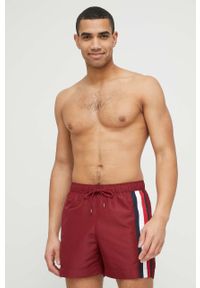 TOMMY HILFIGER - Tommy Hilfiger szorty kąpielowe kolor bordowy. Kolor: czerwony. Materiał: tkanina, poliester
