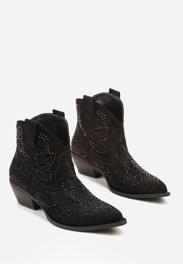 Born2be - Czarne Niskie Botki Kowbojki Zdobione Cyrkoniami Lannore. Okazja: na co dzień. Kolor: czarny. Materiał: jeans. Wzór: aplikacja. Sezon: zima, jesień. Styl: klasyczny, casual