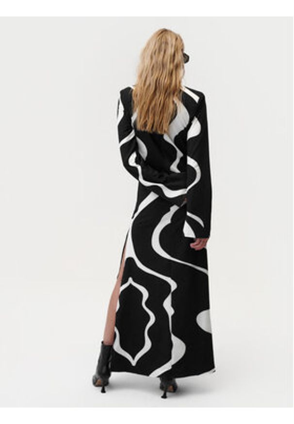 Undress Code Sukienka codzienna Paloma 755 Czarny Regular Fit. Okazja: na co dzień. Kolor: czarny. Materiał: bawełna. Typ sukienki: proste. Styl: casual