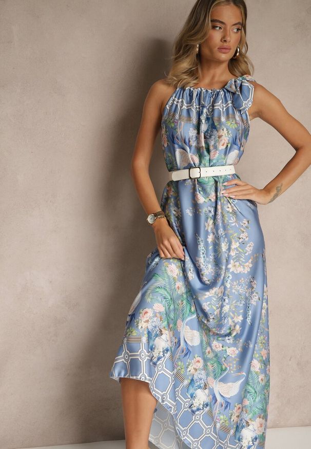 Renee - Granatowa Sukienka z Satyny Zdobiona Kwiatowym Wzorem i Wiązaniem Fenalesa. Kolor: niebieski. Materiał: satyna. Wzór: aplikacja, kwiaty. Sezon: lato