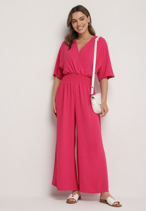 Born2be - Fuksjowy Kopertowy Kombinezon z Gumką w Talii i Szerokimi Nogawkami Vimashea. Okazja: na co dzień. Kolor: różowy. Styl: elegancki, casual