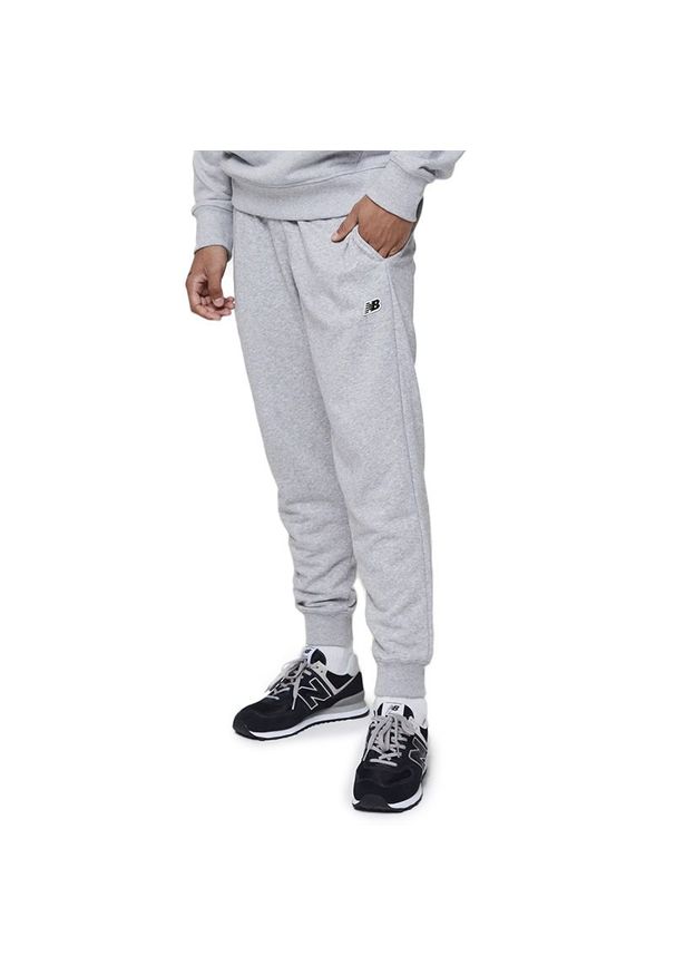 Spodnie dresowe New Balance MP23600AG - szare. Kolor: szary. Materiał: dresówka. Wzór: haft
