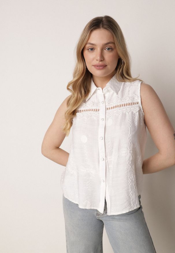 Born2be - Biała Wiskozowa Koszula Bez Rękawów w Stylu Boho z Haftem Viviebelle. Okazja: na co dzień. Kolor: biały. Materiał: wiskoza. Długość rękawa: bez rękawów. Wzór: haft. Styl: boho