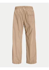 Jack & Jones - Jack&Jones Spodnie materiałowe Parachute 12260931 Beżowy Loose Fit. Kolor: beżowy. Materiał: bawełna #4