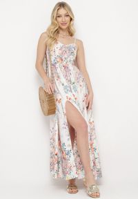 Born2be - Biała Sukienka Megeusa. Kolor: biały. Długość rękawa: na ramiączkach. Wzór: kwiaty, nadruk. Typ sukienki: dopasowane. Długość: maxi #3
