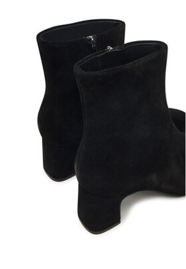 Clarks Botki Fernie Zip 26182936 Czarny. Kolor: czarny. Materiał: skóra, zamsz