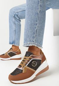 Born2be - Brązowe Sznurowane Sneakersy na Koturnie z Brokatem Lasima. Kolor: brązowy. Obcas: na koturnie #1