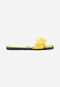 Renee - Żółte Klapki Hessie. Nosek buta: otwarty. Kolor: żółty. Materiał: jeans. Wzór: aplikacja, kwiaty