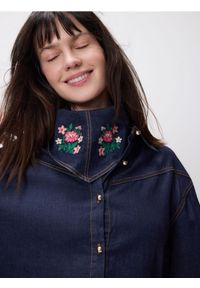 Reserved - Jeansowa koszula z szalem - granatowy. Kolor: niebieski. Materiał: jeans #1
