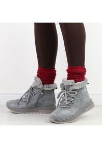 Szare skórzane botki damskie T.Sokolski 277. Okazja: na co dzień. Nosek buta: okrągły. Zapięcie: sznurówki. Kolor: szary. Materiał: nubuk, skóra. Szerokość cholewki: normalna. Sezon: zima, jesień. Styl: klasyczny, casual, elegancki #1