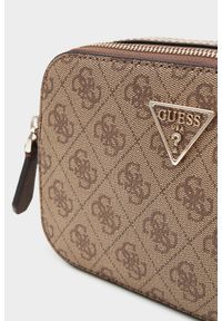 Guess - GUESS Brązowa damska saszetka Noelle. Kolor: brązowy. Materiał: skórzane