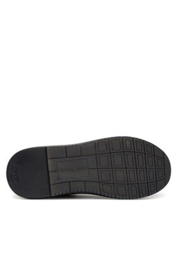 Emporio Armani Sneakersy EM003666 AF19532 MC105 Czarny. Kolor: czarny. Materiał: skóra