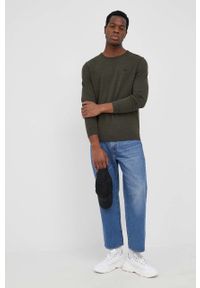 s.Oliver - S.Oliver sweter bawełniany męski kolor zielony lekki. Okazja: na co dzień. Kolor: zielony. Materiał: bawełna. Długość rękawa: długi rękaw. Długość: długie. Wzór: aplikacja. Styl: casual