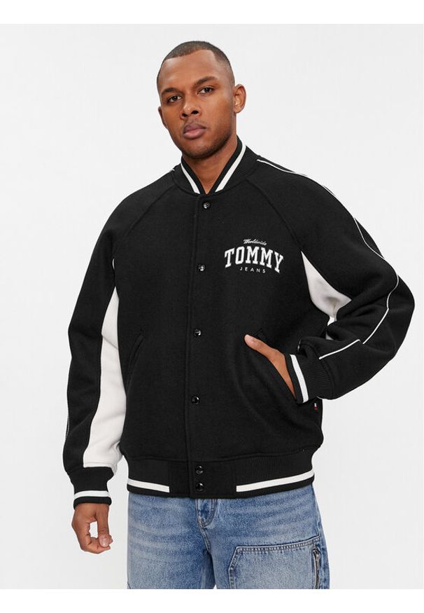 Tommy Jeans Kurtka bomber Tjm Wool Varsity Bomber DM0DM17884 Czarny Regular Fit. Kolor: czarny. Materiał: syntetyk