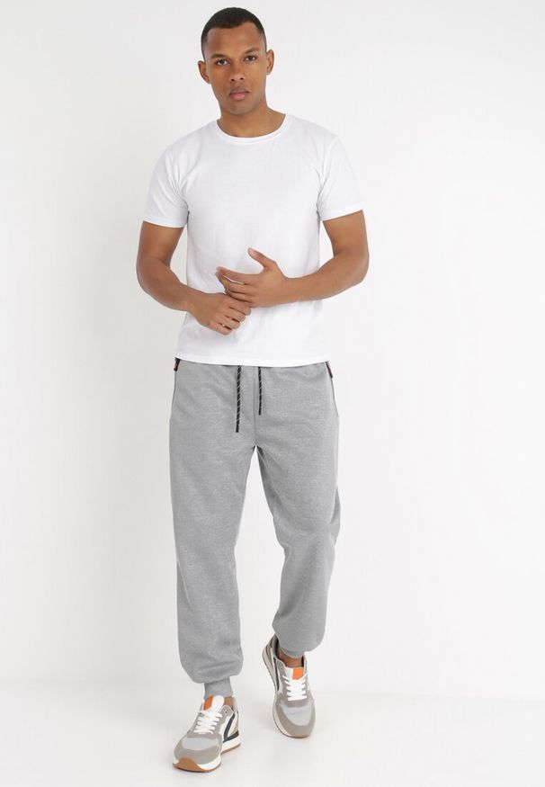 Born2be - Szare Spodnie Dresowe Lasthaia. Okazja: na co dzień. Kolekcja: plus size. Kolor: szary. Materiał: dresówka. Wzór: gładki. Styl: sportowy, casual