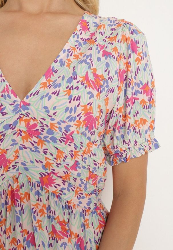 Born2be - Różowa Rozkloszowana Sukienka z Wiskozy z Gumką w Pasiei Rozcięciem na Nogę Missani. Kolor: różowy. Materiał: wiskoza. Długość rękawa: krótki rękaw. Typ sukienki: rozkloszowane