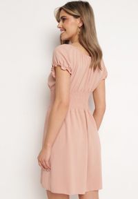 Born2be - Ciemnoróżowa Rozkloszowana Sukienka Typu Hiszpanka z Gumką w Pasie Tiadella. Okazja: na co dzień. Typ kołnierza: dekolt hiszpanka. Kolor: różowy. Długość rękawa: krótki rękaw. Sezon: wiosna, lato. Typ sukienki: proste. Styl: elegancki, casual #3