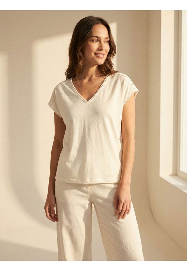 Sinsay - Bawełniana bluzka z dekoltem V - kremowy. Kolor: kremowy. Materiał: bawełna