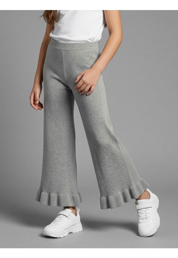 Sinsay - Spodnie dresowe wide leg z ozdobnymi falbankami - szary. Kolor: szary. Materiał: dresówka