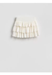 Reserved - Spódnica mini z falbanami - biały. Kolor: biały. Materiał: dzianina #1