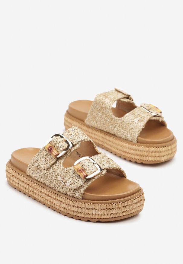 Renee - Beżowe Plecione Klapki na Grubej Podeszwie ze Sprzączkami Sonisea. Okazja: na co dzień. Kolor: beżowy. Materiał: jeans. Styl: casual, elegancki