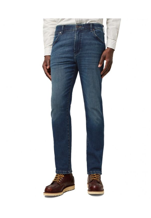 Wrangler - MESKIE SPODNIE WRANGLER LARSTON MARINE TINT 112371025. Styl: marine