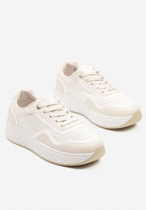 Born2be - Beżowo-Białe Sneakersy na Grubej Podeszwie Ozdobione Tłoczeniem Veniora. Okazja: na co dzień. Nosek buta: okrągły. Zapięcie: sznurówki. Kolor: beżowy. Materiał: jeans. Wzór: aplikacja