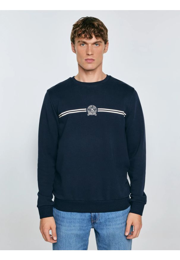 Big-Star - Bluza męska z haftem granatowa Daniel 403. Okazja: na co dzień. Kolor: niebieski. Materiał: dzianina. Wzór: haft. Styl: casual