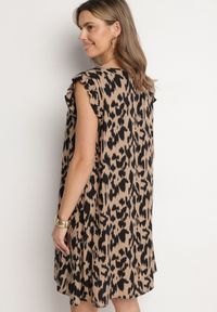 Born2be - Ciemnobeżowa Sukienka z Bawełny o Rozkloszowanym Kroju z Falbankami Zamiast Rękawów Jenalinea. Okazja: na co dzień. Typ kołnierza: kołnierz z falbankami. Kolor: beżowy. Materiał: bawełna. Typ sukienki: rozkloszowane. Styl: casual, elegancki #2