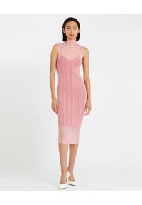HERVE LEGER - Różowa półtransparentna sukienka Sheer. Kolor: różowy, wielokolorowy, fioletowy. Materiał: materiał, wiskoza. Długość rękawa: na ramiączkach. Wzór: prążki. Typ sukienki: dopasowane. Styl: wizytowy. Długość: midi