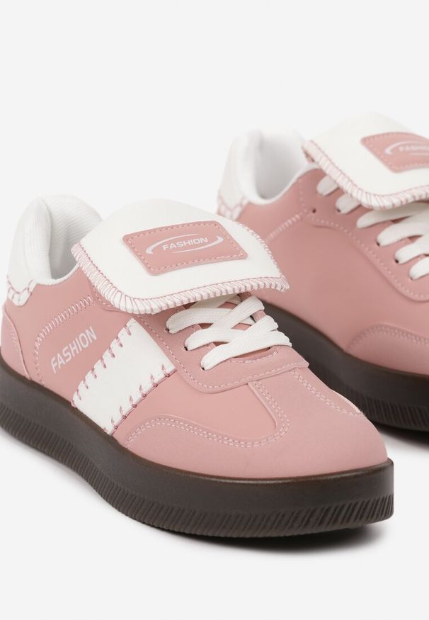Renee - Różowe Sneakersy na Platformie z Kontrastującymi Detalami i Wywiniętym Językiem Amirila. Nosek buta: okrągły. Zapięcie: sznurówki. Kolor: różowy. Materiał: materiał. Obcas: na platformie. Wysokość obcasa: niski