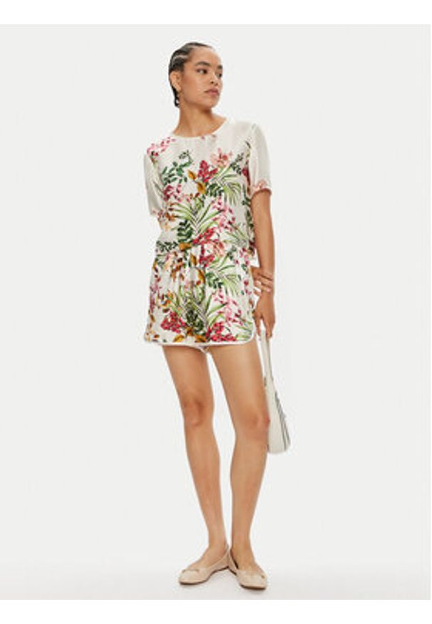ViCOLO Szorty materiałowe TB2282 Kolorowy Relaxed Fit. Materiał: wiskoza. Wzór: kolorowy
