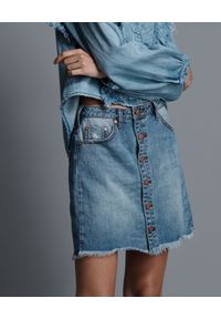 ONETEASPOON - Jeansowa spódnica z guzikami. Stan: podwyższony. Kolor: niebieski. Materiał: jeans. Wzór: aplikacja. Styl: klasyczny #1