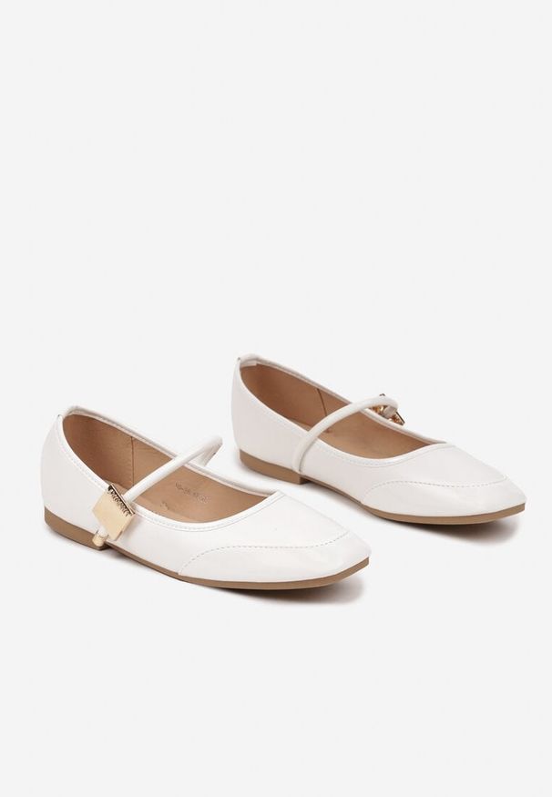 Born2be - Białe Balerinki z Lakierowanym Noskiem i Elegancką Aplikacją Neonira. Okazja: na co dzień. Zapięcie: pasek. Kolor: biały. Wzór: aplikacja. Materiał: lakier. Sezon: lato, wiosna. Obcas: na obcasie. Styl: elegancki. Wysokość obcasa: niski