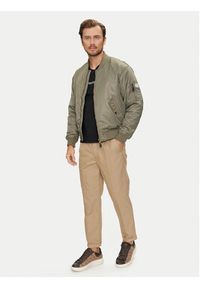 Guess Jeans Kurtka bomber M4YL01 WG932 Khaki Regular Fit. Kolor: brązowy. Materiał: syntetyk #3