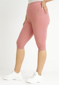 Born2be - Różowe Elastyczne Spodnie z Nogawkami 3/4 i Kieszeniami Kenetta. Kolor: różowy. Materiał: tkanina. Wzór: aplikacja