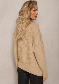 Renee - Jasnobeżowy Asymetryczny Sweter z Wełną Ozdobiony Tłoczeniem Aurorrsa. Kolor: beżowy. Materiał: wełna. Wzór: aplikacja #3