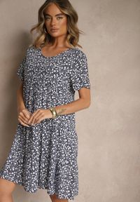 Renee - Niebieska Rozkloszowana Sukienka z Bawełną w Kwiaty Mevazia. Okazja: na co dzień. Kolor: niebieski. Materiał: bawełna. Wzór: kwiaty. Typ sukienki: proste. Styl: casual