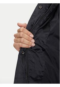 Calvin Klein Płaszcz zimowy K20K207728 Czarny Slim Fit. Kolor: czarny. Materiał: syntetyk. Sezon: zima